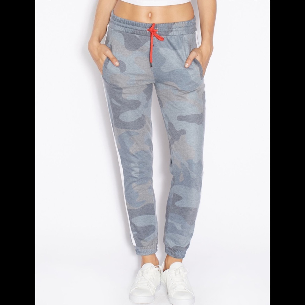TOPSHOP Camo Print Joggers